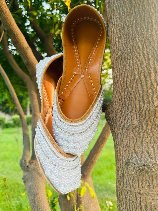 Pearl White Jutti – taurjuttis