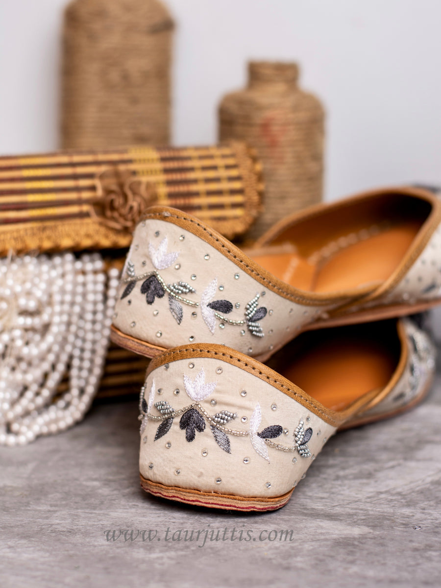 Silver Grey Jutti taurjuttis