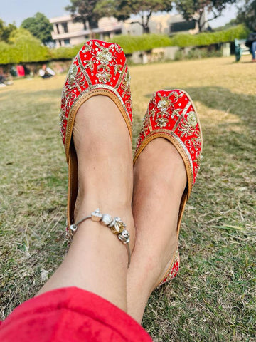 Floral Red Jutti