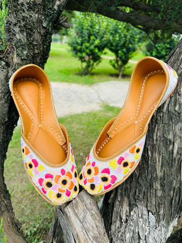 Multi flower Jutti