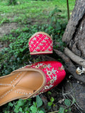 RED FLORAL JUTTI