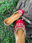 RED FLORAL JUTTI