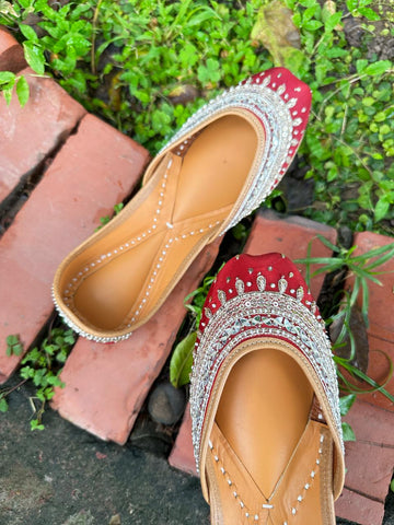 RED JUTTI