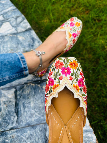 flower blossoms jutti