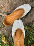 White beads Jutti