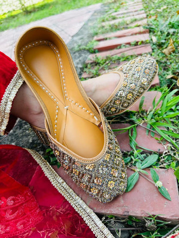 Antique Flower Jutti