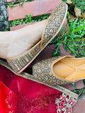Antique Flower Jutti