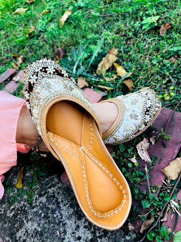 Traditional Flower Jutti (Maroon)