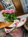 Gul-Dasta Jutti