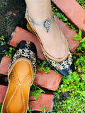 BLACK FLORAL JUTTI