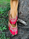 RED FLORAL JUTTI