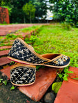 BLACK FLORAL JUTTI