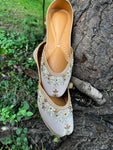 CREAM FLORAL JUTTI