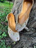 CREAM FLORAL JUTTI