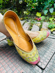 Traditional wear jutti