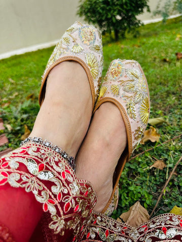 Gold Flower Jutti