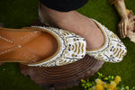 Casual White Jutti
